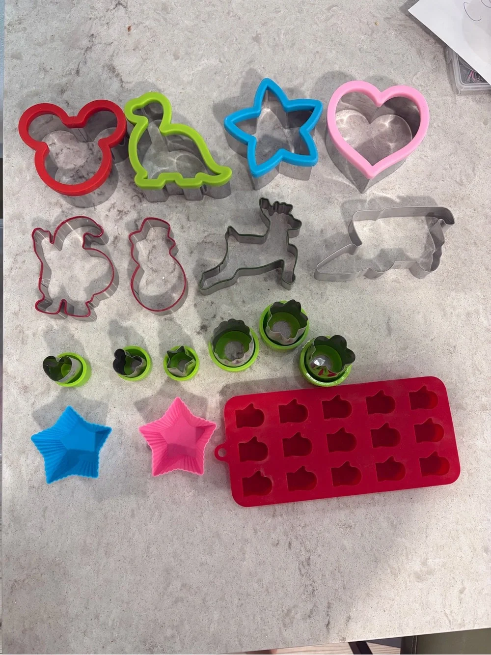 15+ Pc Cookie Cutter & Silicone Baking Mold Lot – Assorted Shapes